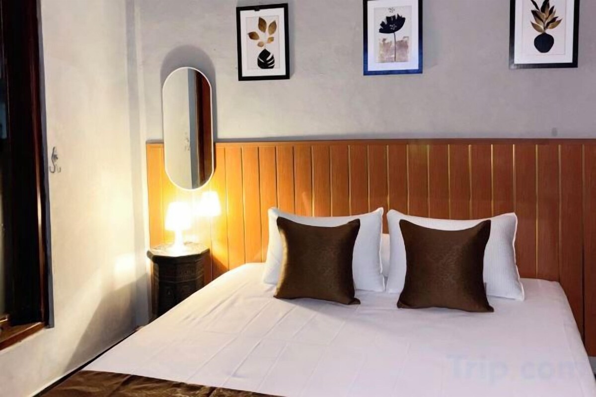 Premium bedding, soundproofing, free WiFi