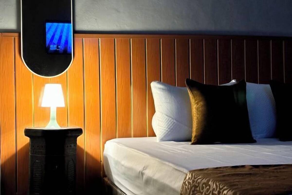Premium bedding, soundproofing, free WiFi