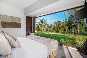 Comfort Villa, 6 Bedrooms, Pool View | In-room safe, iron/ironing board, free WiFi, bed sheets - Villa Mia by BaliSuperHost (Ubud)