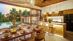 Comfort Villa, 6 Bedrooms, Pool View | Ruang makan