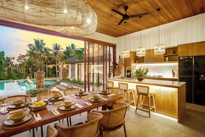 Villa Confort, 6 chambres, vue sur la piscine | Salle Ă manger