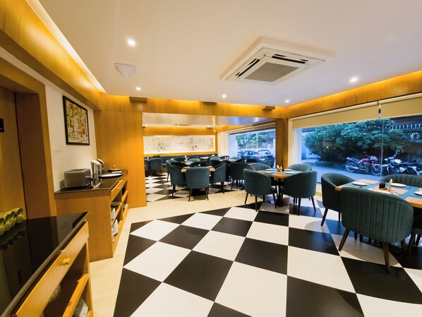 Restaurant - Hotel Metro Prime (Kolkata)