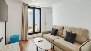 Minibar, safe på rommet, skrivebord og wi-fi (inkludert)