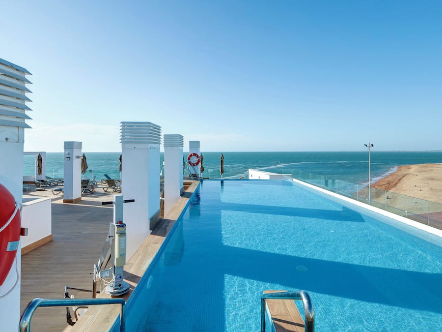 Seasonal outdoor pool, sun loungers
