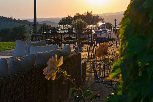 Outdoor dining - Villa La Marrana a jewel of elegance (Toscana)