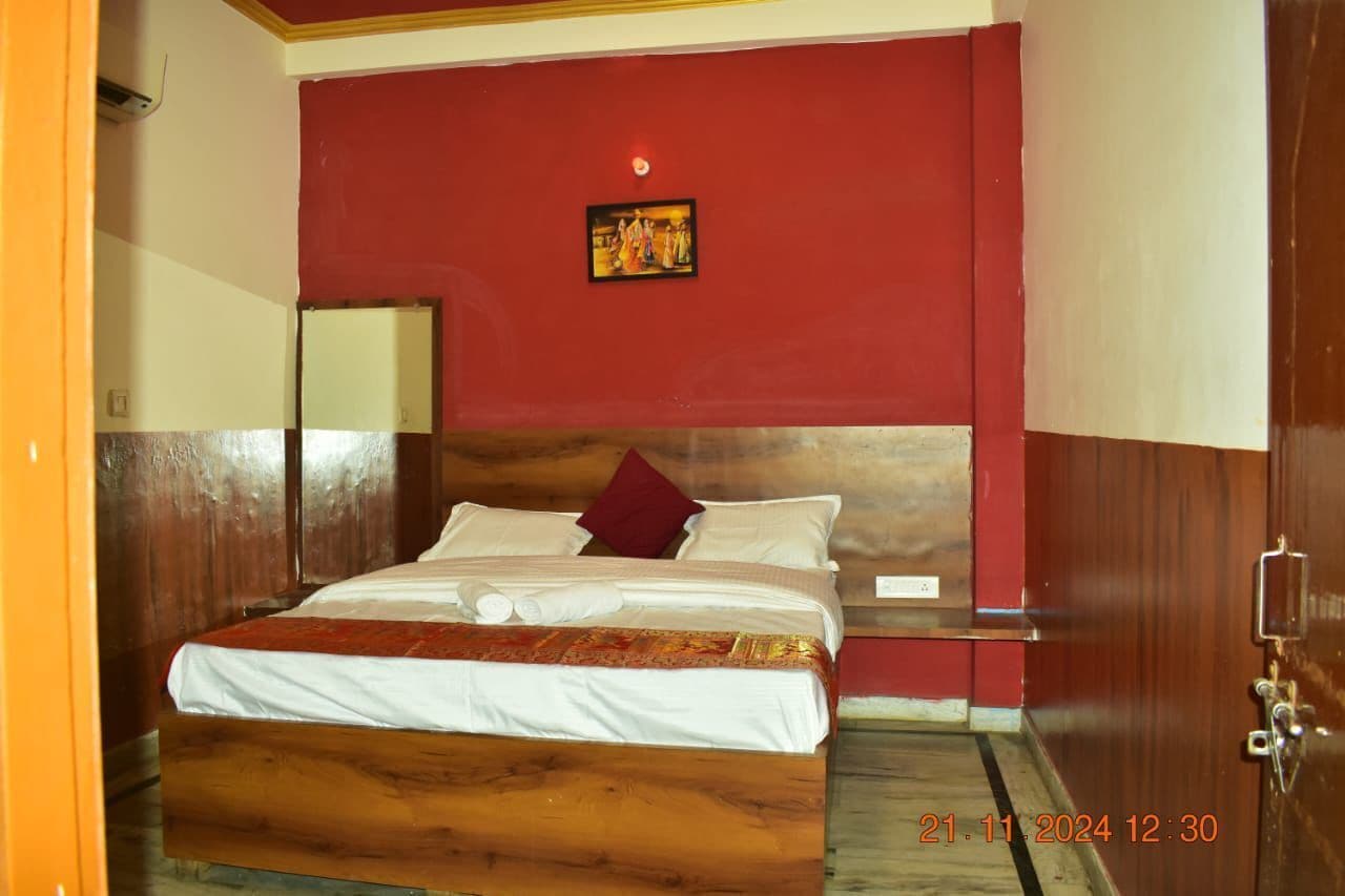 Double Deluxe With AC Room | Free WiFi