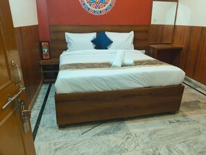 Double Classic Non AC Room - Rudra Hotel (Varanasi)