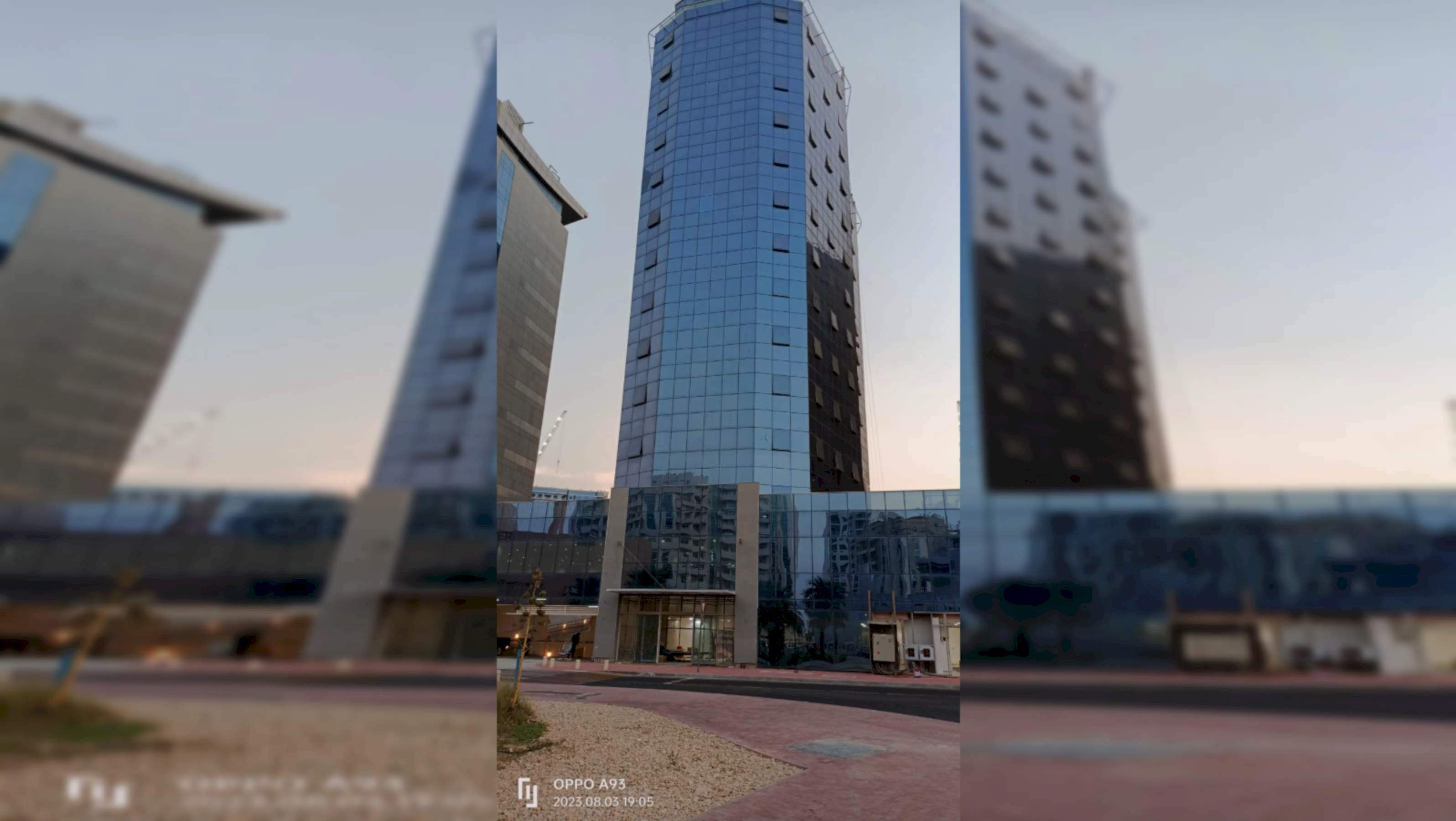 Vista frontal de la propiedad