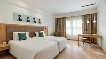 Deluxe Twin Room | Desk, laptop workspace, iron/ironing board, free WiFi