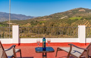 Property grounds - Awesome home in Guaro (Guaro)