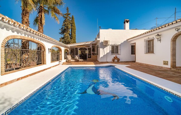 Pool - Lovely home in Guaro with WiFi (Guaro)