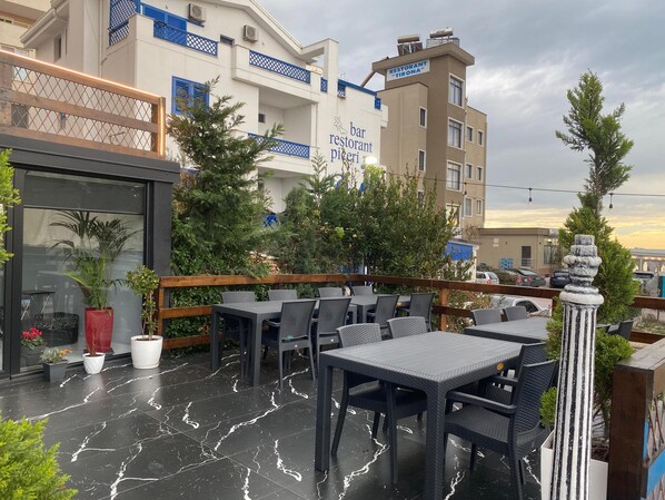 Front of property - Enles Hotel (Durrës)