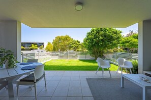 Outdoor dining - Coastal luxury renovated 2-bed, 2-bath apartment near Casuarina Beach. (Tweed)