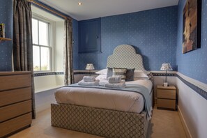 6 slaapkamers, een strijkplank/strijkijzer, wifi, beddengoed