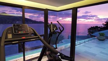 Vila, 6 quartos, para fumantes, piscina particular | Sala de fitness