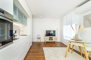 Superior Studio | Living area - Bombarda 250 by LovelyStay (Porto)