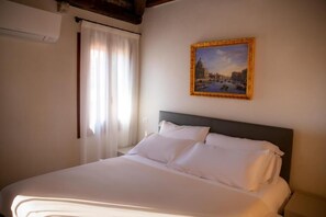 Deluxe Studio, City View | Blackout drapes, iron/ironing board, free WiFi