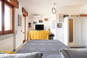 1 bedroom, iron/ironing board, WiFi, bed sheets - B&B Travel - The traveler's retreat  (Sant'Agnello)
