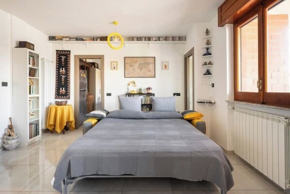 1 bedroom, iron/ironing board, WiFi, bed sheets