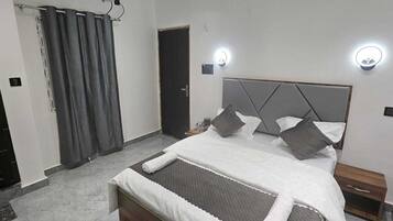 Deluxe Double Room | Soundproofing