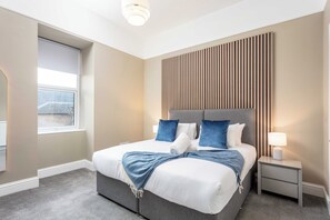 2 室のベッドルーム、アイロン / アイロン台、WiFi (無料)