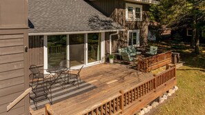 Outdoor dining - Fully Renovated, Spacious Cabin with Beach (Pequot Lakes)