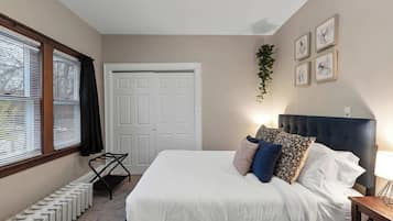 4 bedrooms, desk, iron/ironing board, WiFi