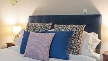 4 quartos, escrivaninha, ferros/tábuas de passar roupa, Wi-Fi