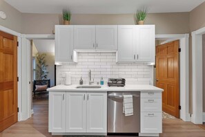 Fridge, microwave, stovetop, dishwasher - Deluxe Dwelling 4Br, 2Ba| Sunlit, Spacious, Serine (Milwaukee)