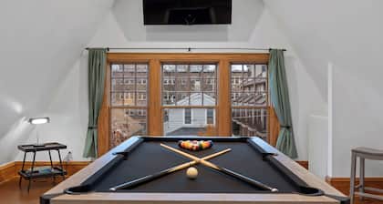 Deluxe Dwelling 4Br, 2Ba| Sunlit, Spacious, Serine