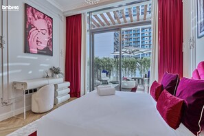 Apartamento Deluxe, balcón, vistas a la ciudad | 2 dormitorios, ropa de cama de alta calidad, caja fuerte y escritorio