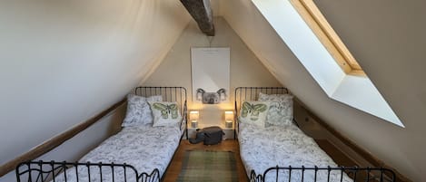 5 quartos, Wi-Fi de cortesia, roupa de cama
