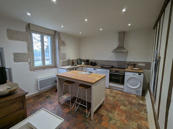Fridge, microwave, dishwasher