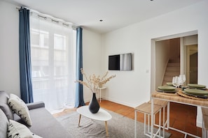 Apartment | Living area - Charming Duplex - Louvre Museum (Paris)
