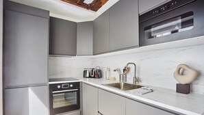 Private kitchen - Charming Duplex - Louvre Museum (Paris)