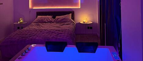 1 bedroom, bed sheets