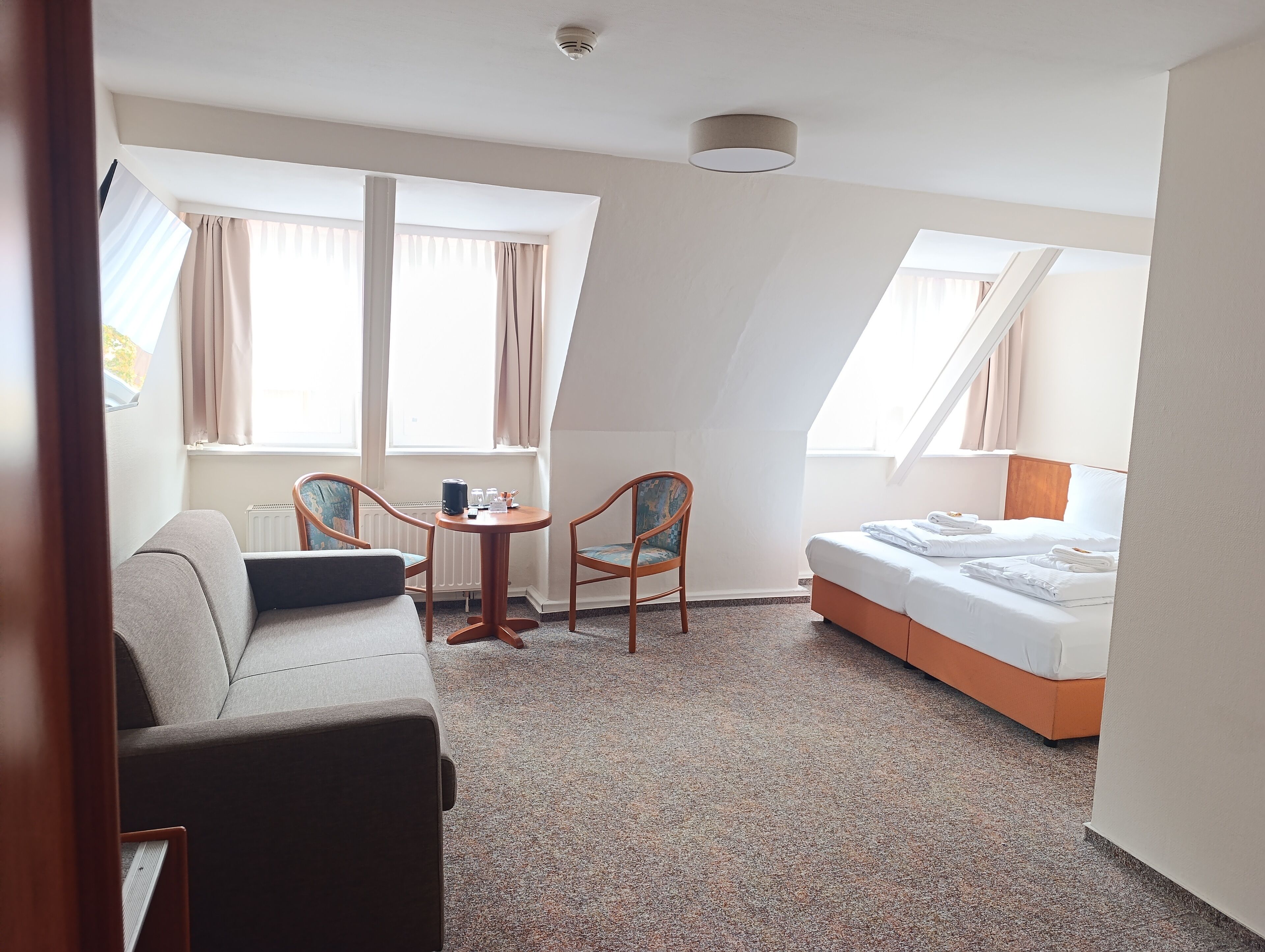 Hypo-allergenic bedding available, blackout drapes, WiFi (free)