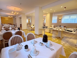 Free daily buffet breakfast