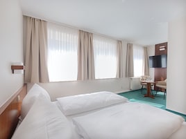 Ropa de cama hipoalergénica, cortinas blackout y wifi gratis