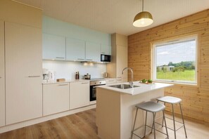 Deluxe Cottage, 4 Bedrooms (VIP) | Private kitchen | Fridge, microwave, oven, stovetop - Center Parcs Nordborg Resort (Nordborg)