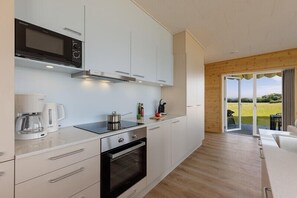 Deluxe Cottage, 2 Bedrooms | Private kitchen