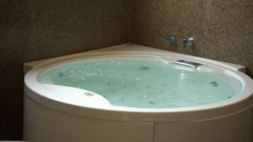Family Villa | Bathroom | Separate bathtub and shower, free toiletries, towels, soap