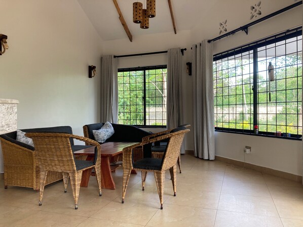 Interior - Delightful bungalow with WiFi in Diani (Diani Beach)