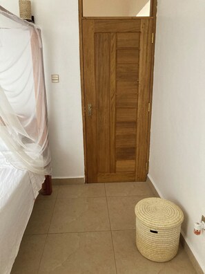 2 bedrooms, iron/ironing board, WiFi, bed sheets - Delightful bungalow with WiFi in Diani (Diani Beach)
