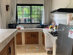 Microwave - Delightful bungalow with WiFi in Diani (Diani Beach)