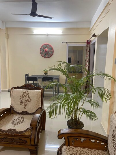 Charming 2-bedroom apartment with fitness room, WiFi in Guwahati