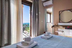 3 bedrooms, desk, iron/ironing board, travel crib