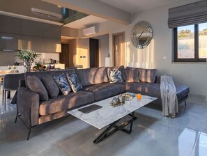 Smart-tv och eldstad