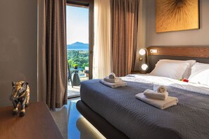 3 slaapkamers, een bureau, een strijkplank/strijkijzer, reisbedje