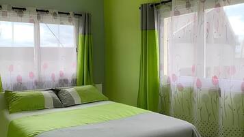 3 bedrooms, iron/ironing board, WiFi, bed sheets